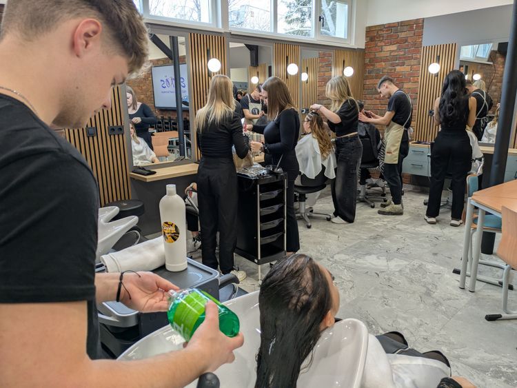 Fodrász szalon nyílt az Eötvösben